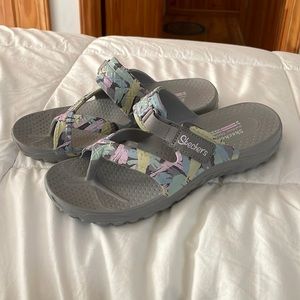 Skechers Foamies Women size 7 Sandals